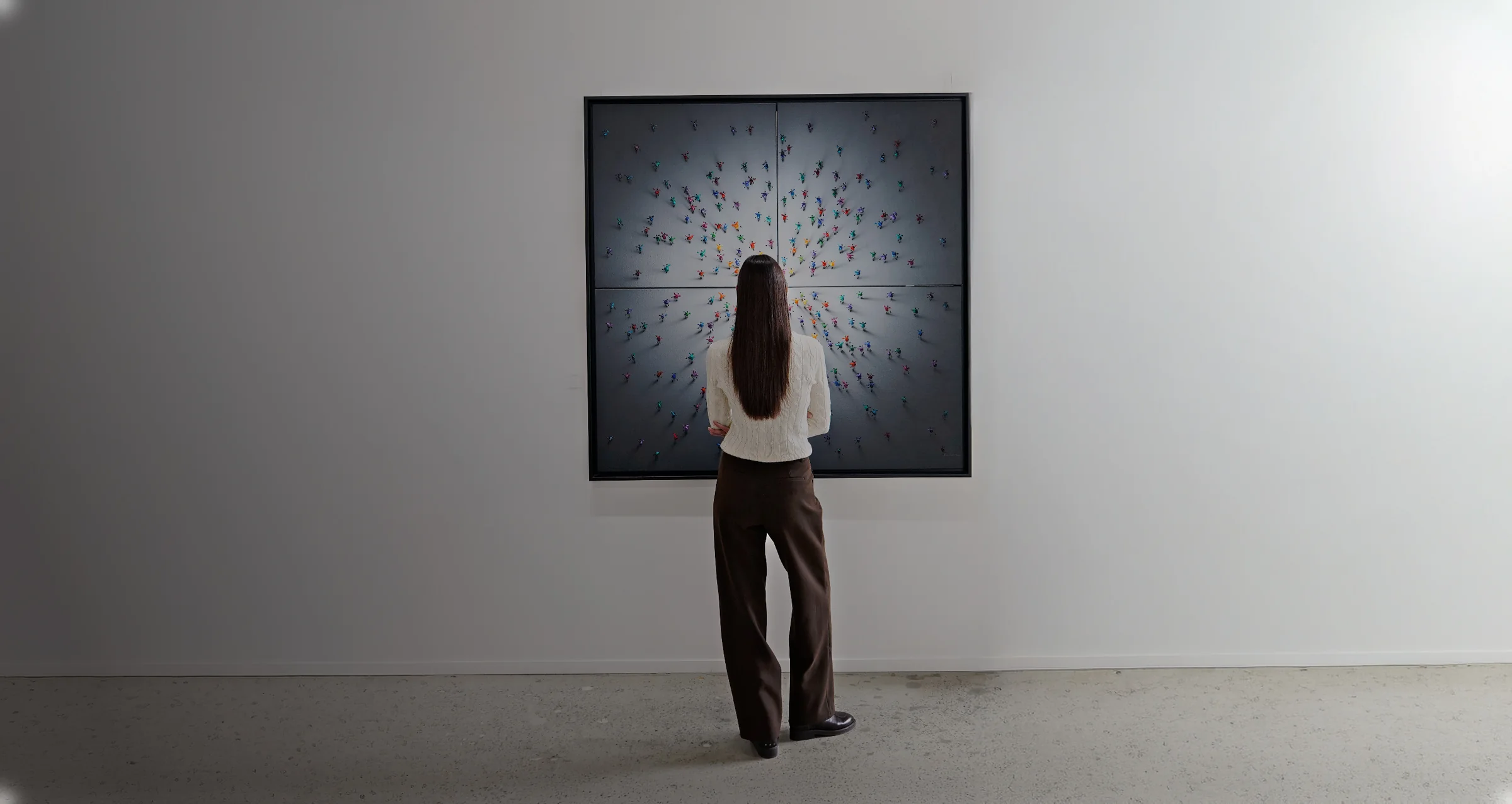 A gallery visitor in front of an artwork